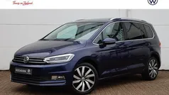Blauw (metallic) Gebruikt 2017 VW Touran Highline MPV | € 25.950 (Eerlijke prijs)