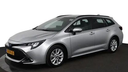 Grijs Occasion 2023 Toyota Corolla Hybrid Active Stationwagen | € 23.449 (Eerlijke prijs)