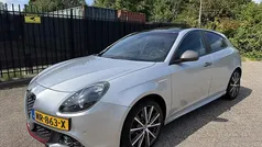 Grijs, metallic lak Gebruikt 2017 Alfa Romeo Giulietta Super Hatchback | € 12.950 (Eerlijke prijs)