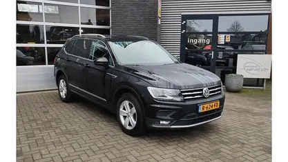 Zwart (metallic) Gebruikt 2019 VW Tiguan Allspace Comfortline SUV | € 26.900 (Eerlijke prijs)