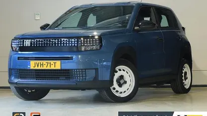 Occasion 2025 Fiat Grande Panda Red Hatchback | € 24.900 (Goede deal)