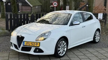 Wit Occasion 2011 Alfa Romeo Giulietta Hatchback | € 6.749 (Eerlijke prijs)