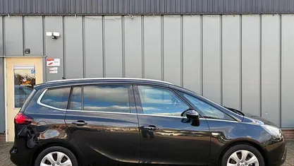 Zwart (metallic) Gebruikt 2014 Opel Zafira Tourer MPV | € 8.450 (Eerlijke prijs)