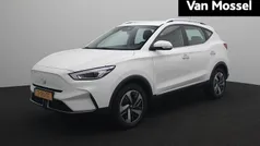 Wit Gebruikt 2023 MG ZS Comfort Sedan | € 20.995 (Eerlijke prijs)