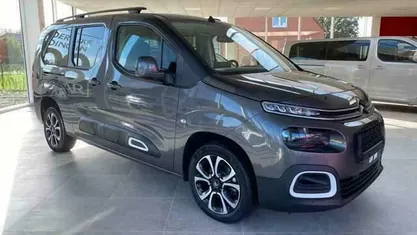 Grijs Gebruikt 2019 Citroën Berlingo Shine MPV | € 22.890 (Eerlijke prijs)
