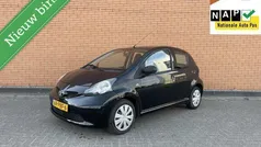 Zwart Gebruikt 2011 Toyota Aygo Hatchback | € 3.795 (Eerlijke prijs)
