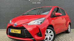 Rood Gebruikt 2019 Toyota Yaris Hybrid Active Hatchback | € 15.950 (Eerlijke prijs)