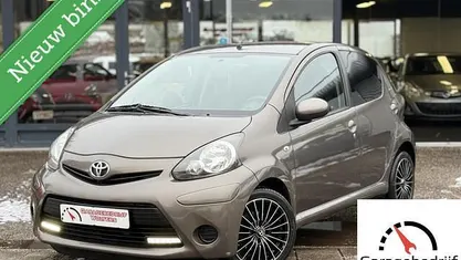 Occasion Toyota Aygo 68 PK (50 kW) 2012 Bruin (metallic) Hatchback