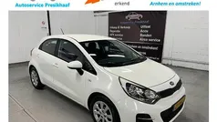 Wit Gebruikt 2015 Kia Rio Comfort Hatchback | € 6.995 (Eerlijke prijs)