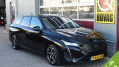 Zwart, metallic lak Gebruikt 2022 Peugeot 308 Allure Stationwagen | € 21.945 (Eerlijke prijs)