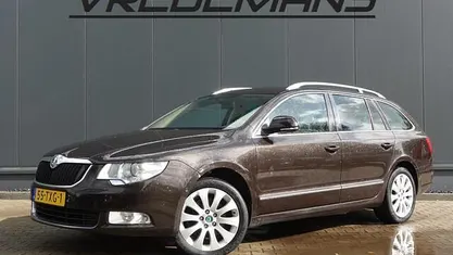 Bruin Gebruikt 2012 Skoda Superb Business Line Stationwagen | € 5.450 (Eerlijke prijs)