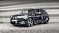 Saphirschwarz metallic (zwart metallic) Gebruikt 2022 BMW iX Performance SUV | € 56.900 (Eerlijke prijs)