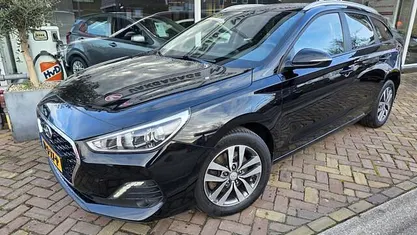 Zwart Occasion 2020 Hyundai i30 Premium Stationwagen | € 19.750 (Eerlijke prijs)