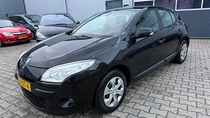 Occasion 2010 Renault Mégane III Expression Hatchback | € 2.495 (Eerlijke prijs)