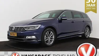 Blauw Gebruikt 2018 VW Passat Highline Stationwagen | € 17.945 (Eerlijke prijs)