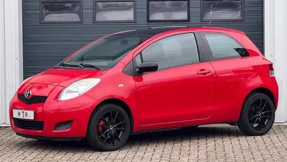 Rood Occasion 2010 Toyota Yaris Hatchback | € 2.650 (Eerlijke prijs)