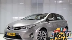 Bruin Gebruikt 2014 Toyota Auris Hatchback | € 12.749 (Eerlijke prijs)