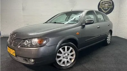 Grijs Gebruikt 2004 Nissan Almera Tekna Hatchback | € 1.745 (Eerlijke prijs)
