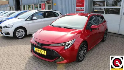 Rood Occasion 2020 Toyota Corolla Executive Stationwagen | € 20.900 (Eerlijke prijs)
