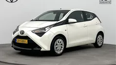 Wit Gebruikt 2019 Toyota Aygo X-play Hatchback | € 9.245 (Eerlijke prijs)