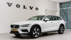Wit Gebruikt 2020 Volvo V60 CC Pro Stationwagen | € 36.900 (Goede deal)