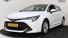 Wit Gebruikt 2020 Toyota Corolla Active Stationwagen | € 19.950 (Eerlijke prijs)