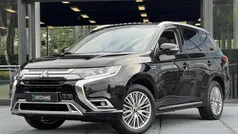 Zwart Gebruikt 2021 Mitsubishi Outlander P-HEV Intense+ SUV | € 24.695 (Eerlijke prijs)