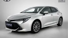 Zilver Gebruikt 2023 Toyota Corolla Hybrid Executive Hatchback | € 28.950 (Eerlijke prijs)