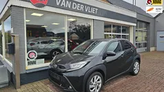 Zwart Gebruikt 2025 Toyota Aygo X-pure Hatchback | € 18.950 (Goede deal)