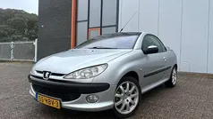 Grijs Gebruikt 2002 Peugeot 206 CC Cabriolet | € 1.450 (Eerlijke prijs)