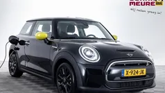 Zwart Gebruikt 2023 Mini Cooper Classic Hatchback | € 19.900 (Goede deal)