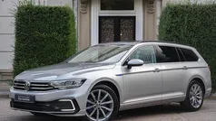 Zilver, metallic lak Gebruikt 2021 VW Passat Business Stationwagen | € 26.440 (Eerlijke prijs)