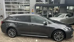 Grijs Gebruikt 2023 Toyota Corolla Style Stationwagen | € 29.950 (Eerlijke prijs)
