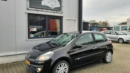Zwart Gebruikt 2006 Renault Clio II Dynamique Hatchback | € 1.749 (Eerlijke prijs)