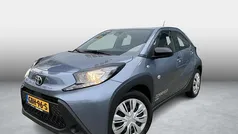 Grijs Gebruikt 2024 Toyota Aygo Play Hatchback | € 18.499 (Eerlijke prijs)