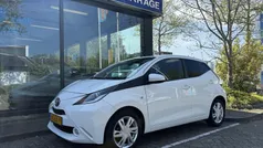 Gebruikt 2017 Toyota Aygo X-play Hatchback | € 12.995 (Eerlijke prijs)