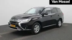 Zwart Gebruikt 2021 Mitsubishi Outlander P-HEV SUV | € 22.400 (Goede deal)