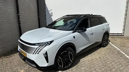 Occasion 2025 Peugeot e-5008 Avantage SUV | € 47.395 (Goede deal)