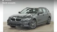 Grijs Gebruikt 2021 BMW 330e Comfort Edition Stationwagen | € 33.895 (Eerlijke prijs)
