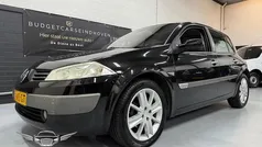 Zwart Gebruikt 2004 Renault Mégane II Luxe Hatchback | € 1.495 (Eerlijke prijs)