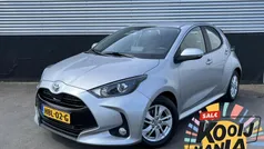 Grijs Gebruikt 2023 Toyota Yaris Hybrid Business Edition Hatchback | € 22.400 (Eerlijke prijs)