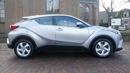 Grijs (metallic) Gebruikt 2017 Toyota C-HR SUV | € 16.450 (Eerlijke prijs)