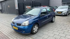 Blauw, metallic lak Gebruikt 2002 Renault Clio II Expression Hatchback | € 999 (Goede deal)
