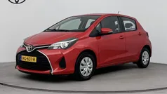 Rood Gebruikt 2015 Toyota Yaris Hatchback | € 9.945 (Eerlijke prijs)