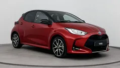 Rood Gebruikt 2022 Toyota Yaris Hybrid Executive Hatchback | € 25.499 (Eerlijke prijs)