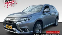 Grijs, metallic lak Gebruikt 2020 Mitsubishi Outlander Intense+ SUV | € 20.930 (Eerlijke prijs)