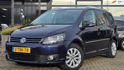 Blauw (metallic) Gebruikt 2014 VW Touran Highline MPV | € 12.950 (Goede deal)