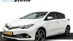Wit Gebruikt 2017 Toyota Auris Edition-S Hatchback | € 13.450 (Eerlijke prijs)