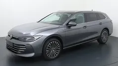 Grijs Nieuw 2025 VW Passat Business Stationwagen | € 54.428 (Eerlijke prijs)