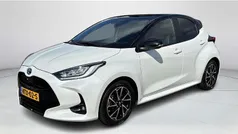 Wit Gebruikt 2022 Toyota Yaris Hybrid Executive Hatchback | € 23.950 (Eerlijke prijs)